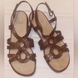 Yuu Moria Women's Stylish Strappy Brown Sandals Size 8